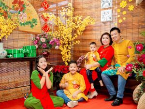 Concept đoàn viên năm mới bố mẹ và con cái