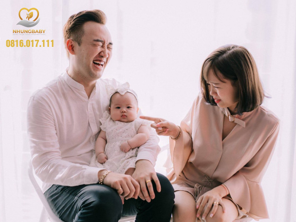 concept đoàn viên năm mới cho gia đình 4 người