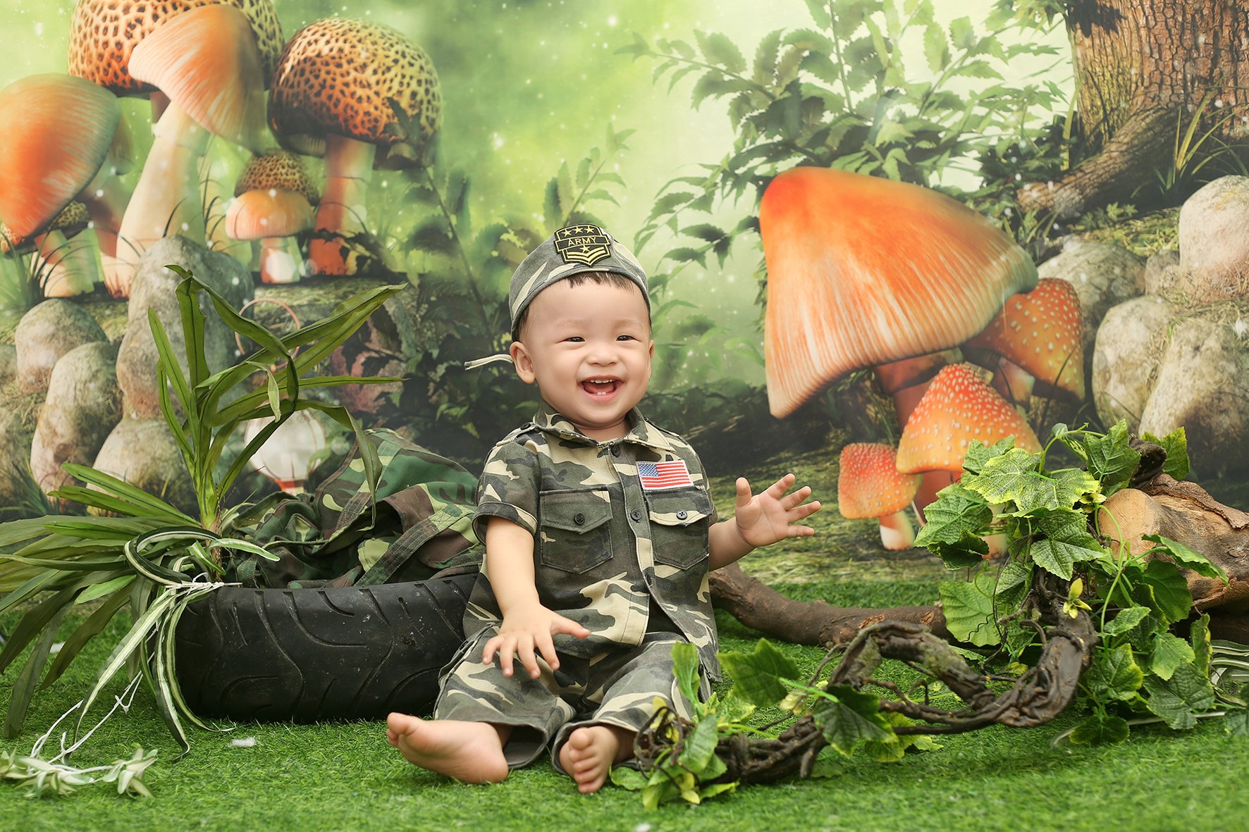 Concept chụp ảnh thôi nôi cho bé làm người lính. 