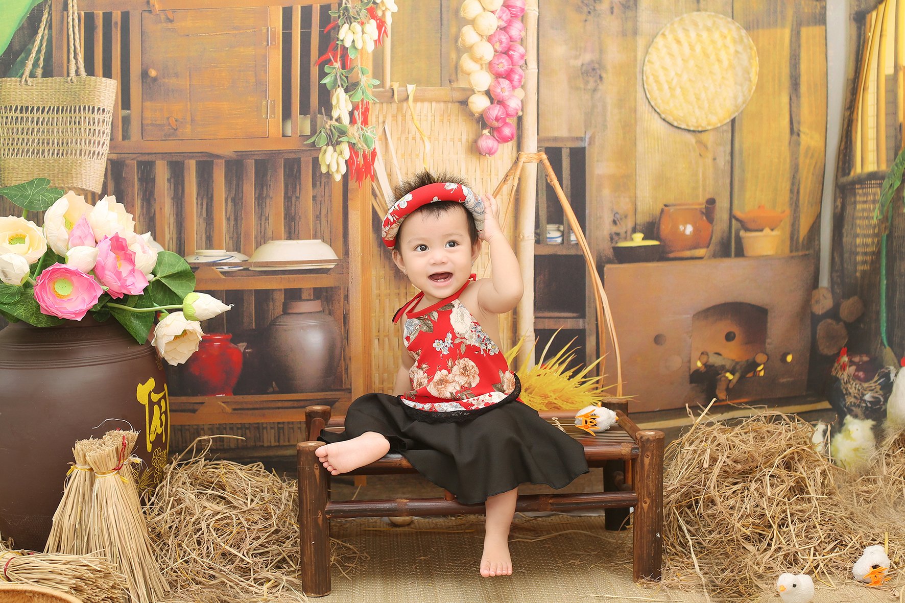 Concept chụp ảnh thôi nôi cho bé gái làm nông dân 