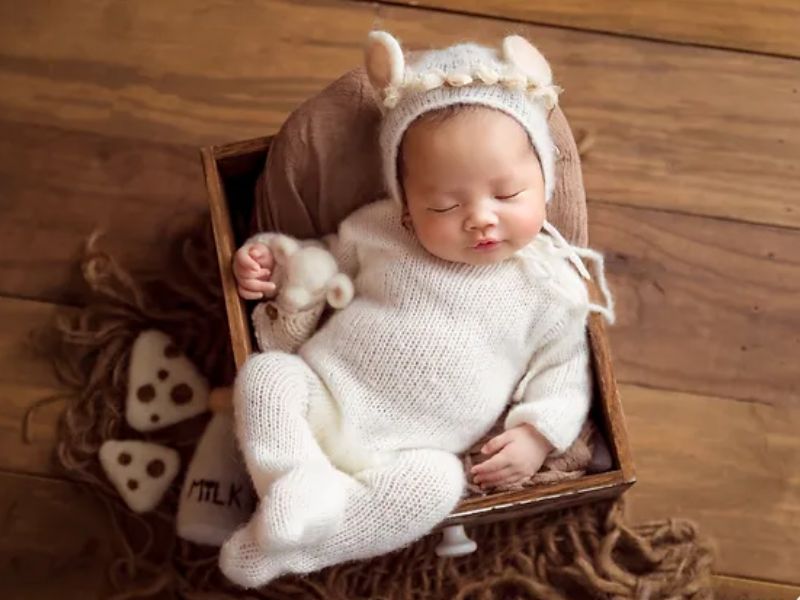 em bé mới sinh có nên chụp hình không