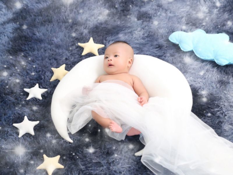 em bé mới sinh có nên chụp hình không
