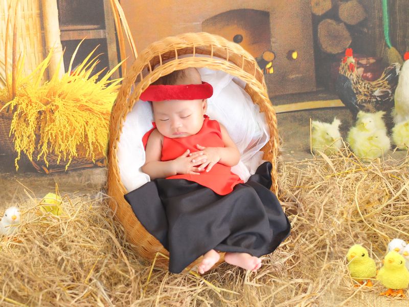 em bé mới sinh có nên chụp hình không