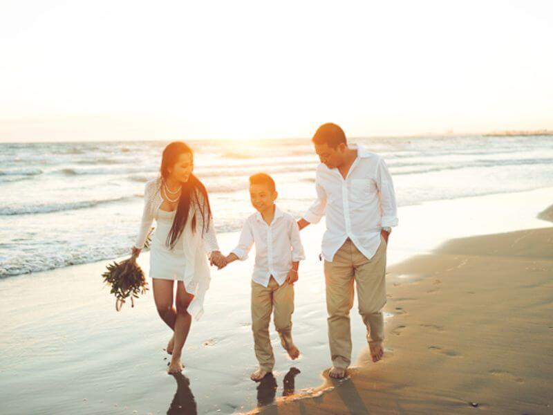 chụp ảnh gia đình ở biển