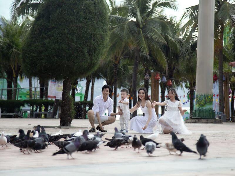 chụp ảnh gia đình ở biển