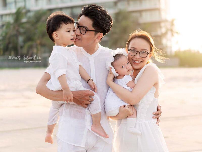 chụp ảnh gia đình ở biển