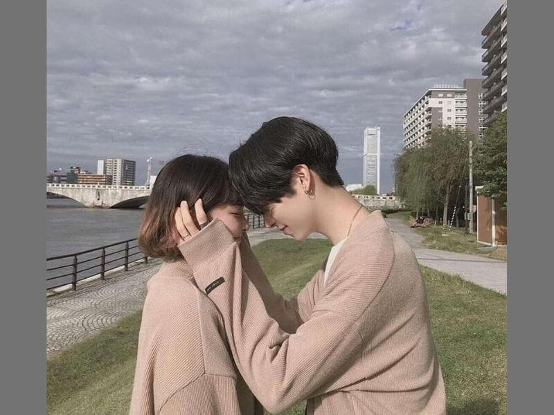 chụp hình với người yêu