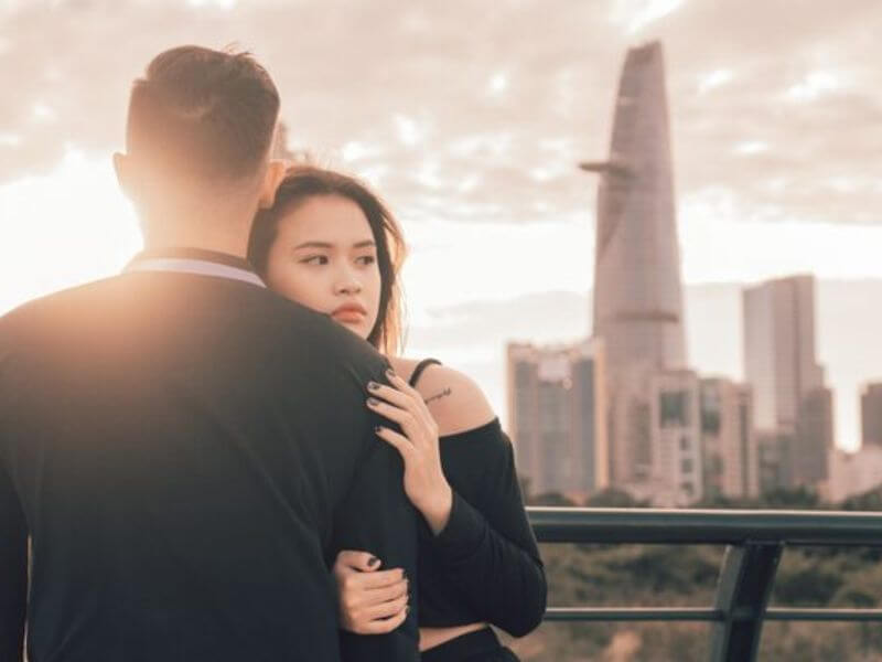 chụp hình với người yêu