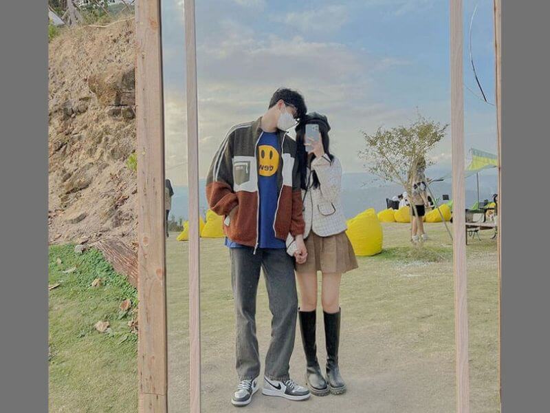 chụp hình với người yêu