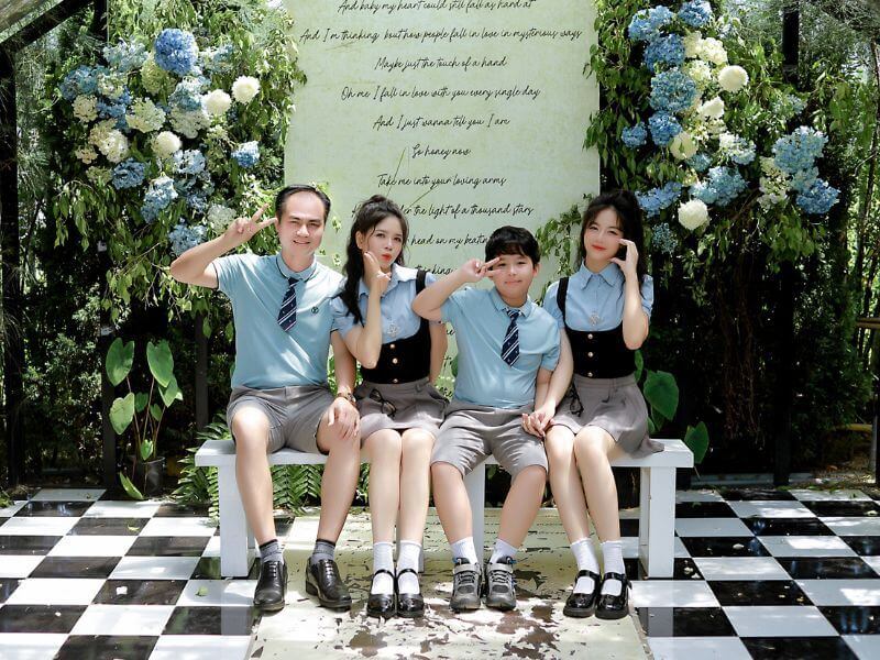 chụp ảnh kỷ niệm ngày cưới