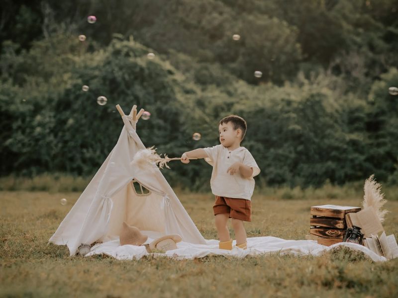 chụp ảnh sinh nhật ngoài trời cho bé