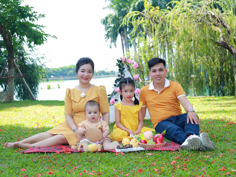 chụp ảnh sinh nhật ngoài trời cho bé